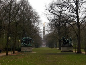 Under the gaze of the golden angel